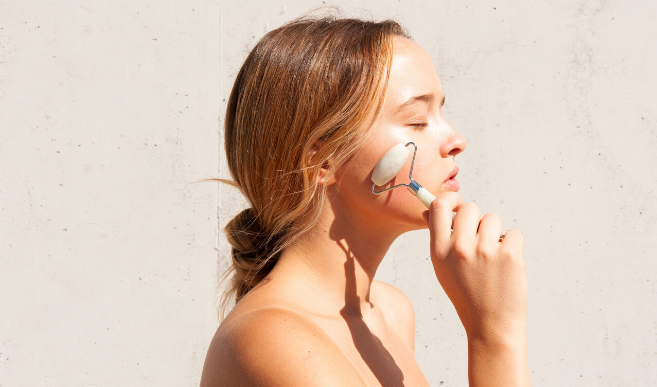 How to Use Jade Rollers and Gua Sha Tools